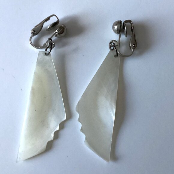 Vintage Clip-On Drop Earrings Retro Y2K Made From Shells - Picture 2 of 3